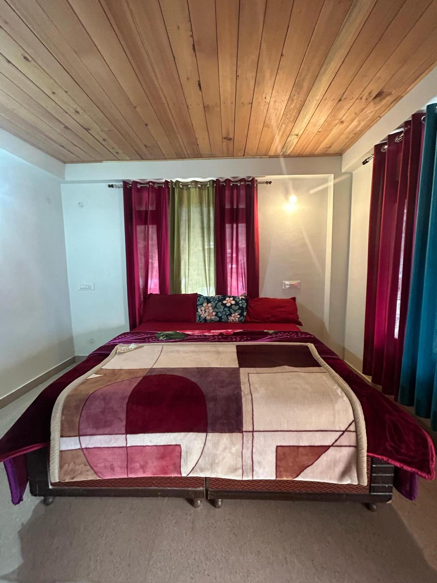 New Brahma Cafe Guest House Kalgha Luaran gambar