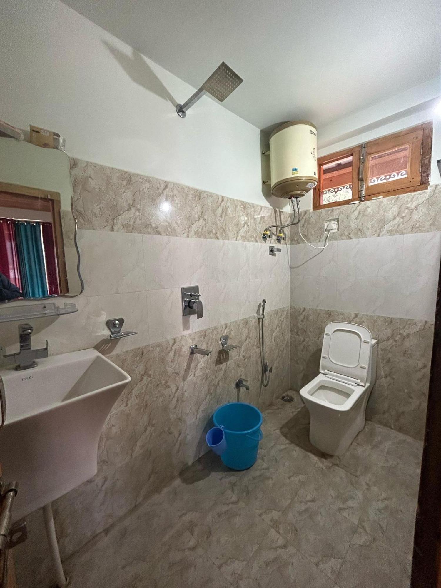New Brahma Cafe Guest House Kalgha Luaran gambar