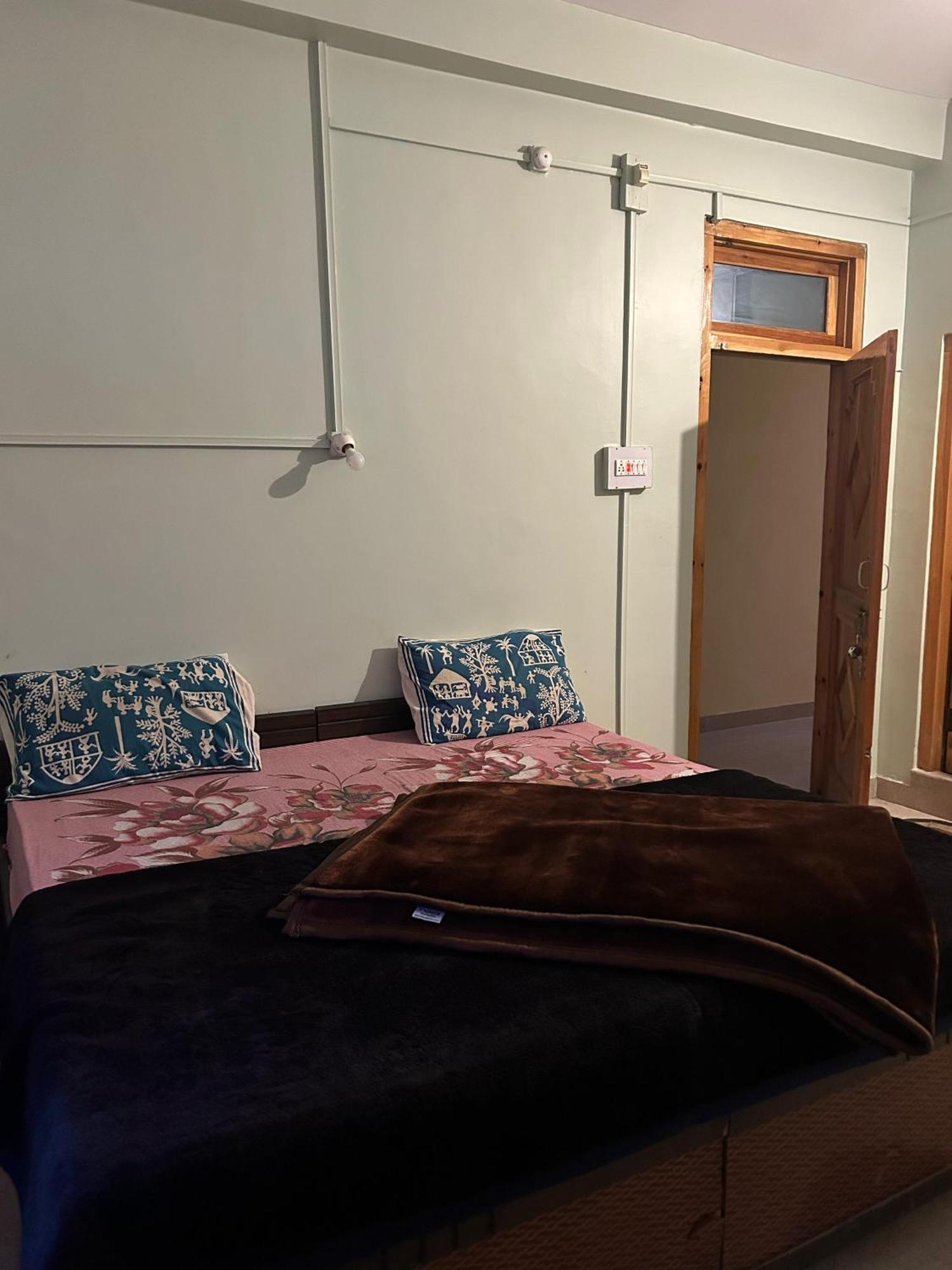 New Brahma Cafe Guest House Kalgha Luaran gambar