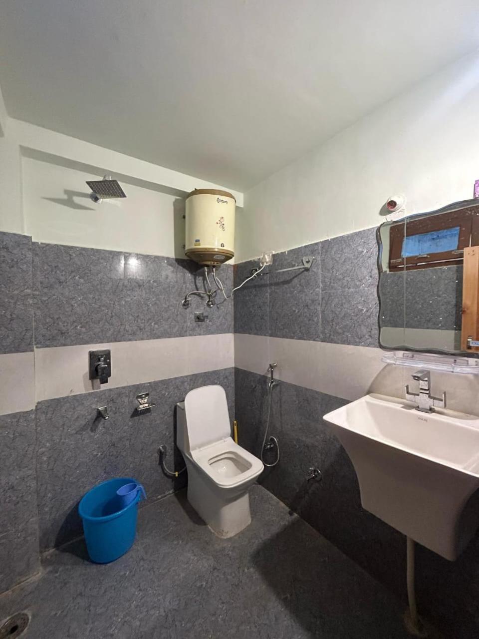 New Brahma Cafe Guest House Kalgha Luaran gambar
