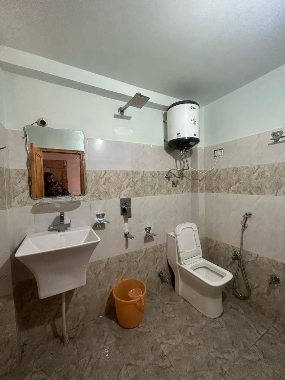 New Brahma Cafe Guest House Kalgha Luaran gambar