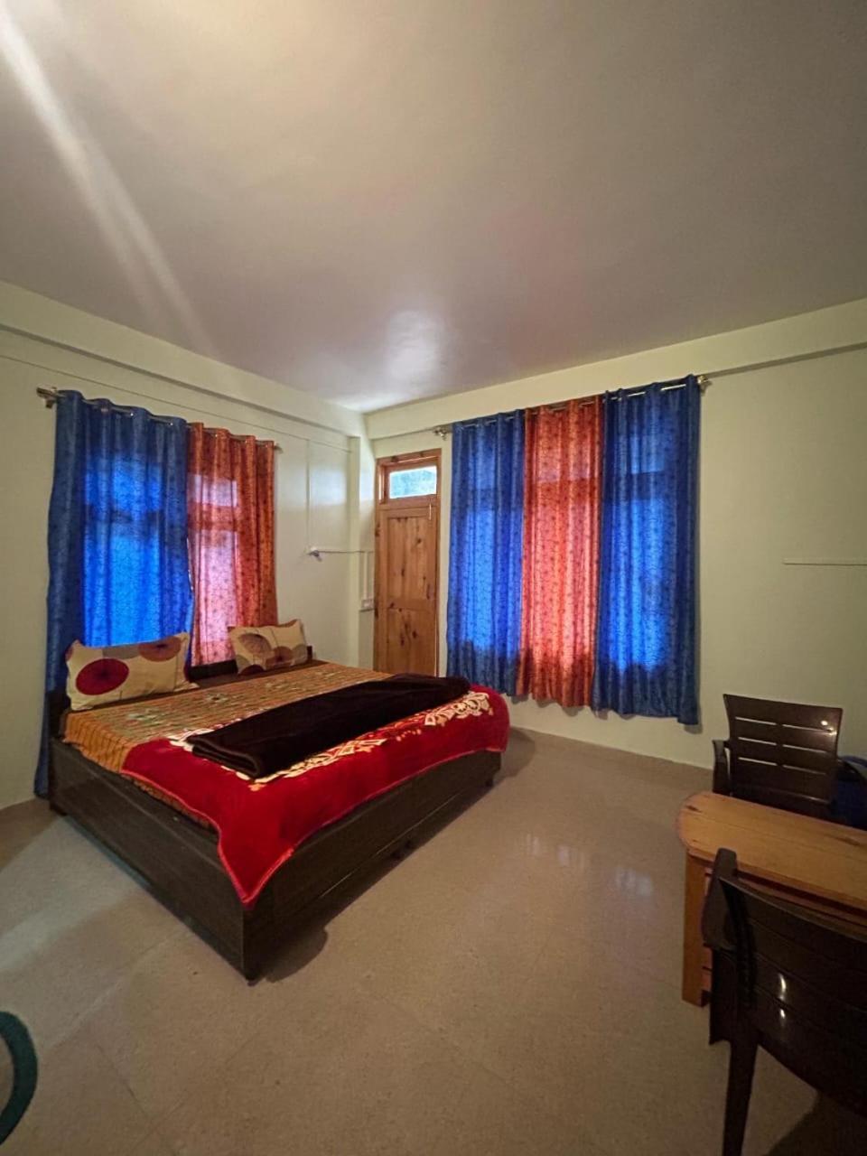 New Brahma Cafe Guest House Kalgha Luaran gambar