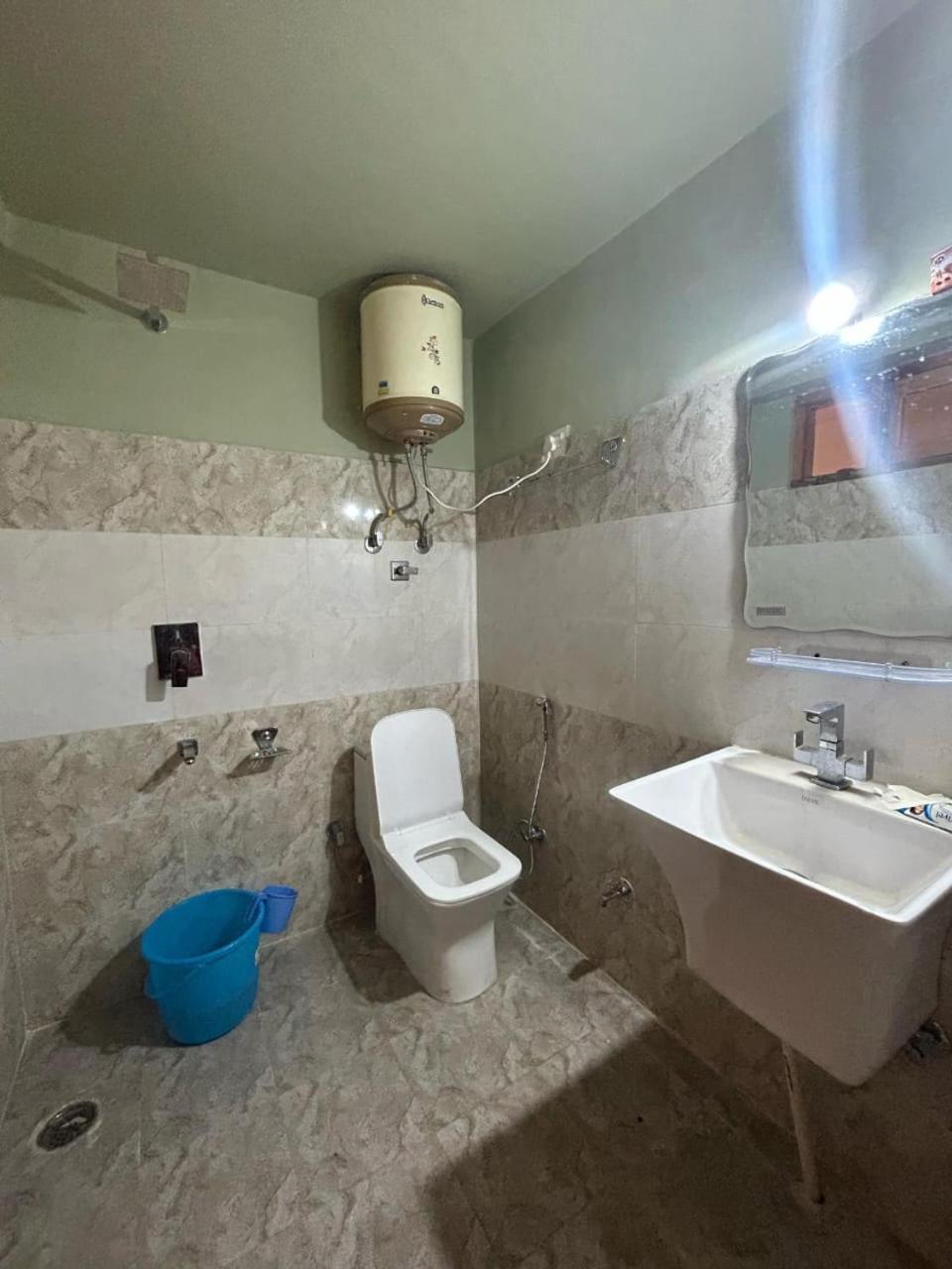 New Brahma Cafe Guest House Kalgha Luaran gambar