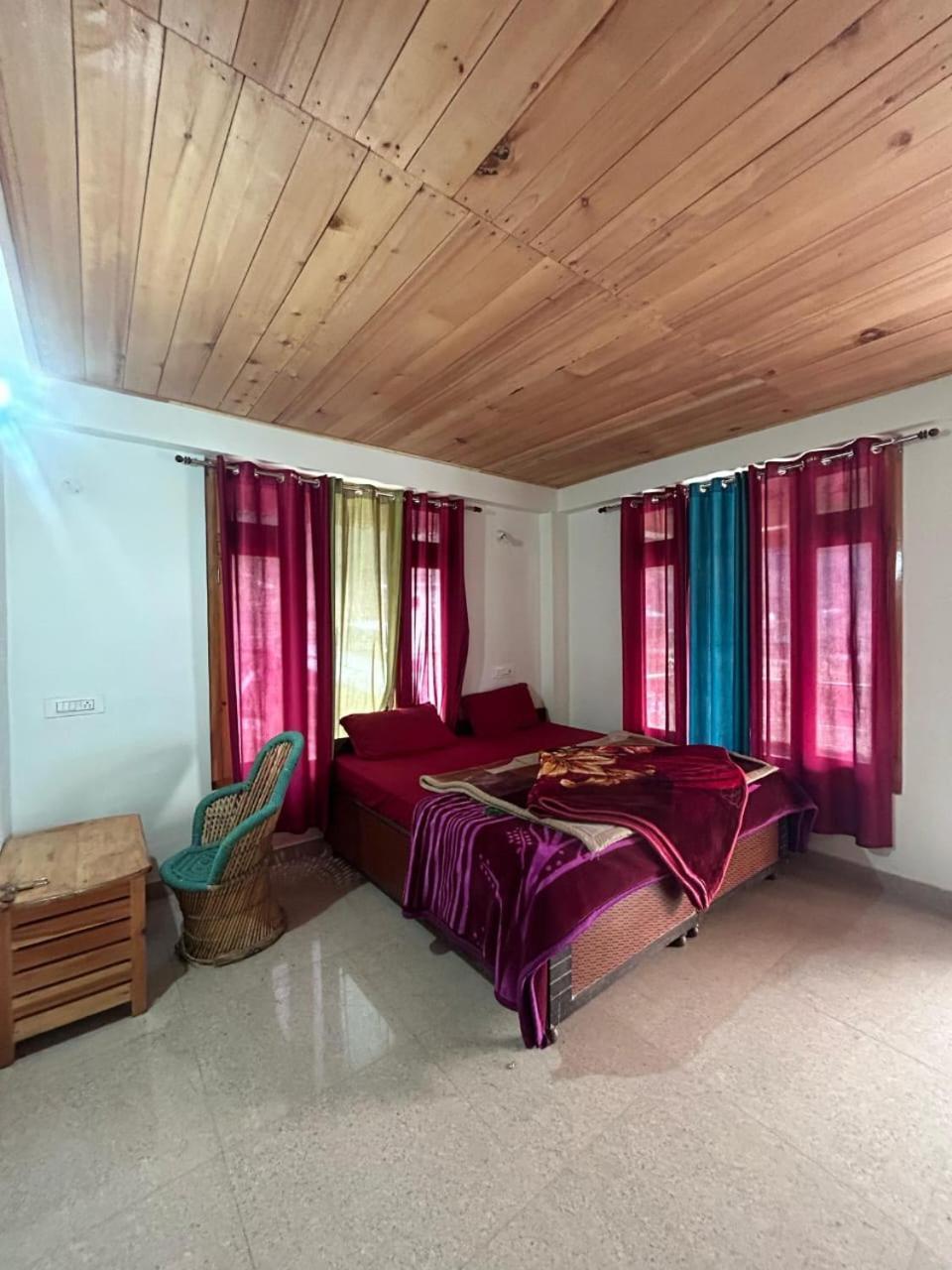 New Brahma Cafe Guest House Kalgha Luaran gambar